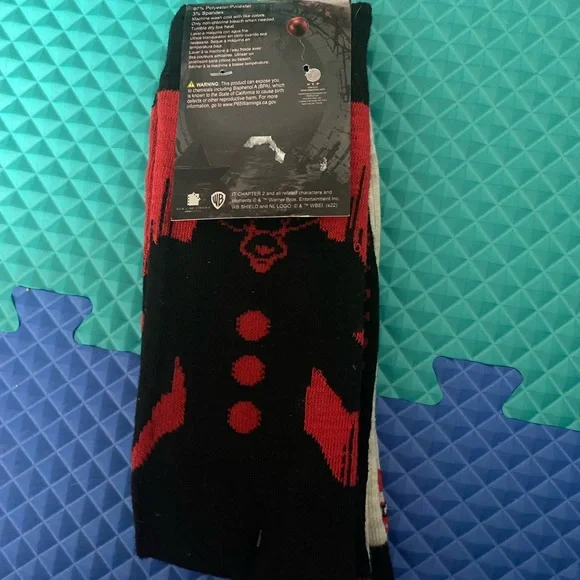 Fun Graphic Men's Socks - Red and White IT chapter two new 🆕 - Picture 3 of 4